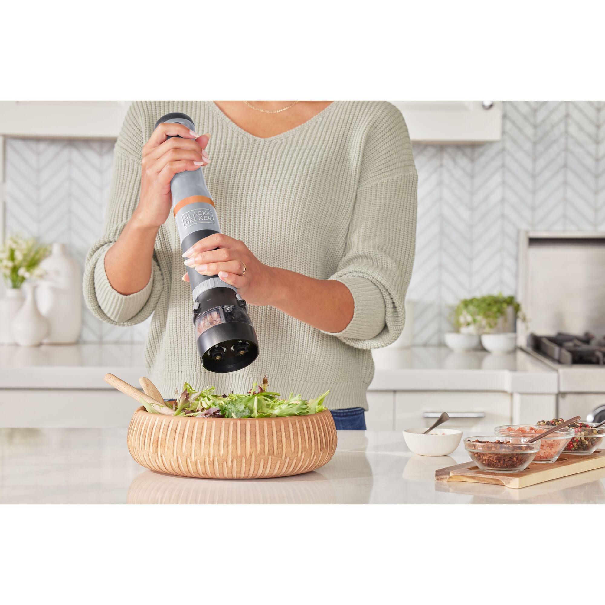 Front view of the Black-and-decker kitchen wand spice grinder attachment