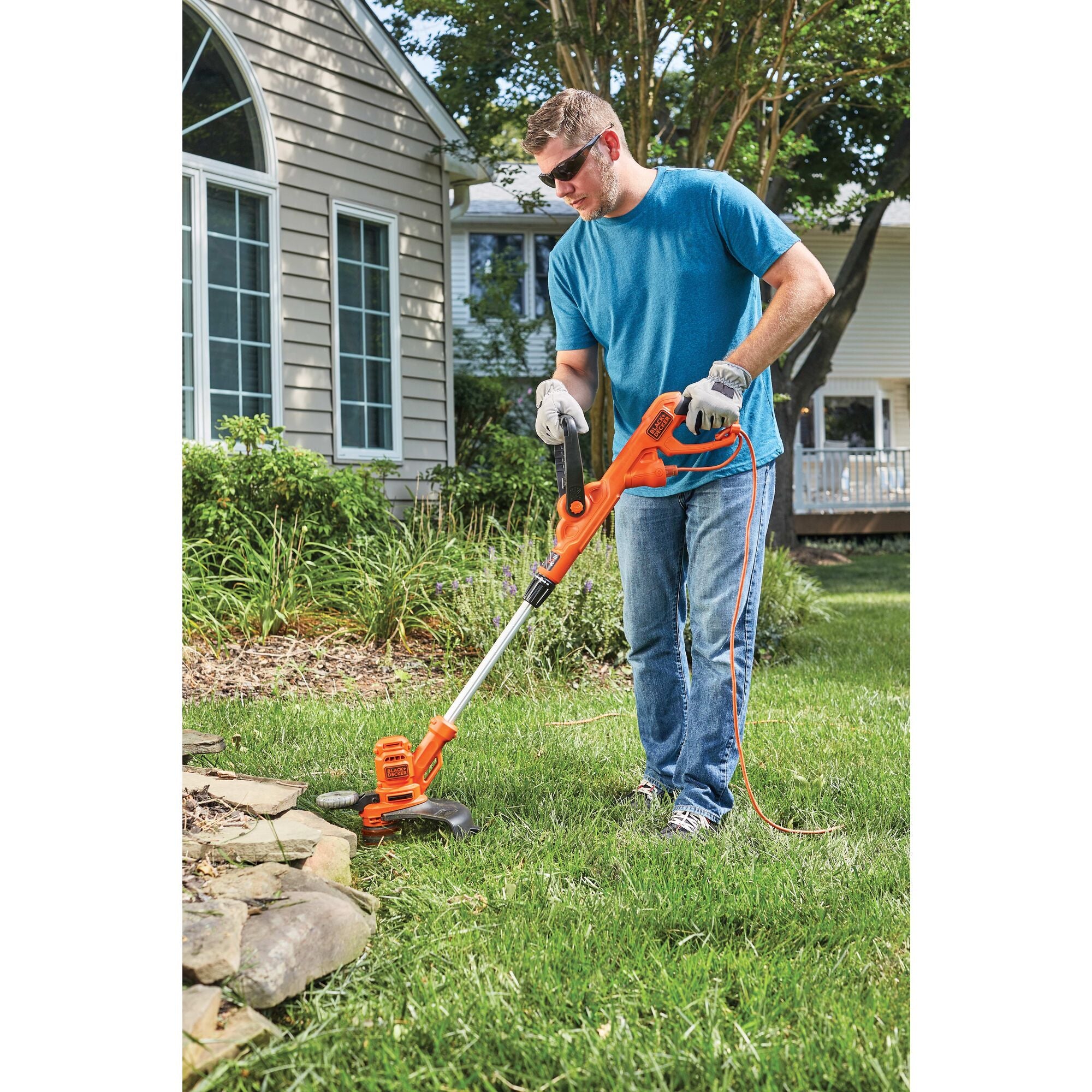 BLACK+DECKER® 6.5 Amp 14 inch AFS electric string trimmer edger.