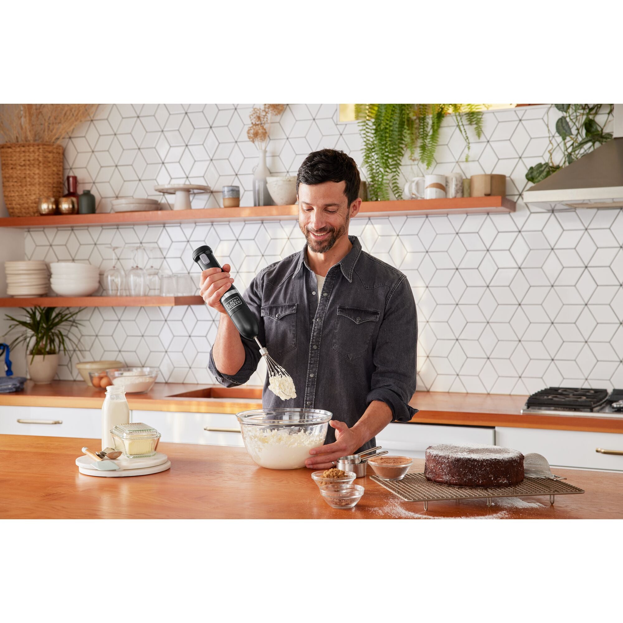 Front view of the Black-and-decker kitchen wand whisk attachment