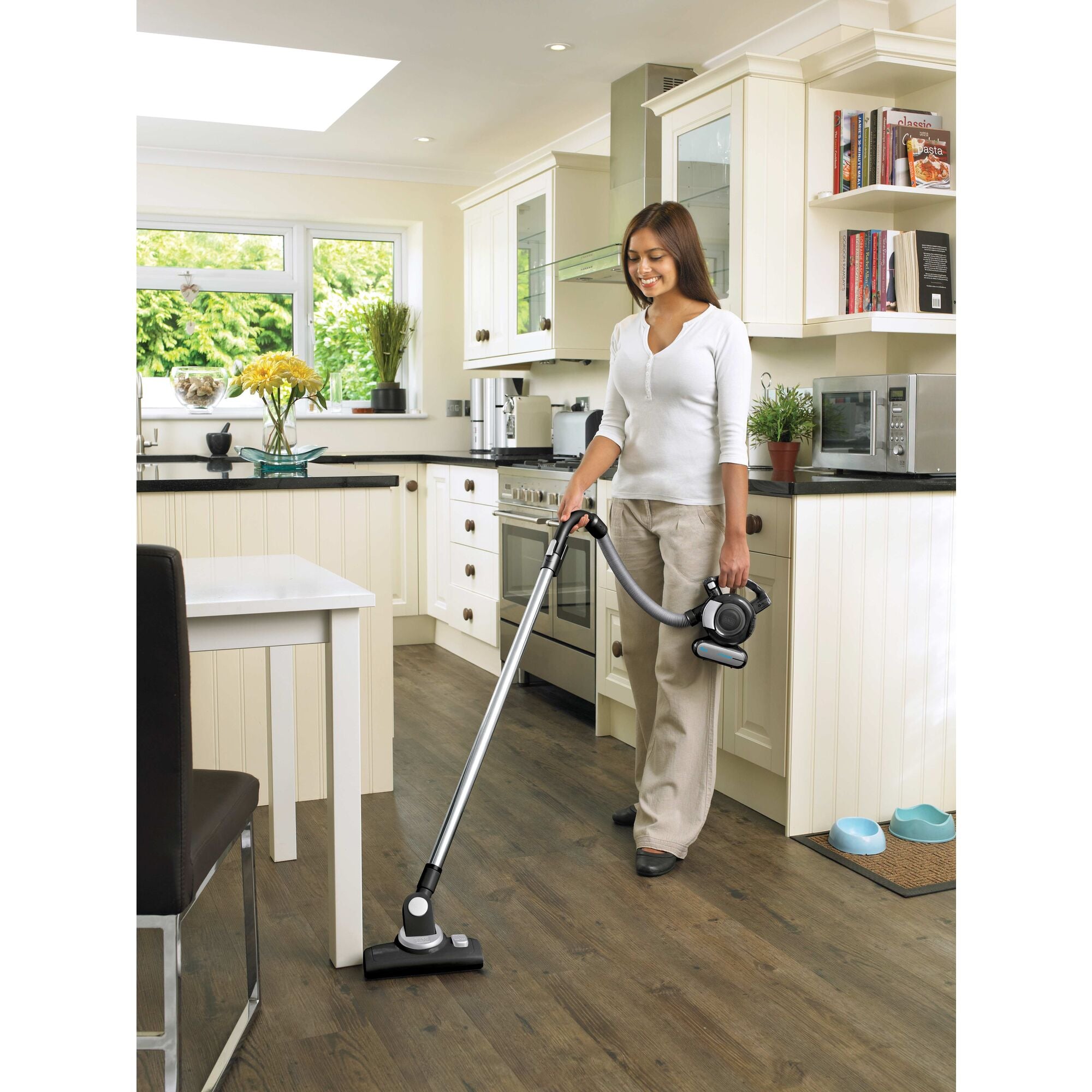 Profile of dustbuster flex cordless hand vacuum with floor head and pet hair brush.
