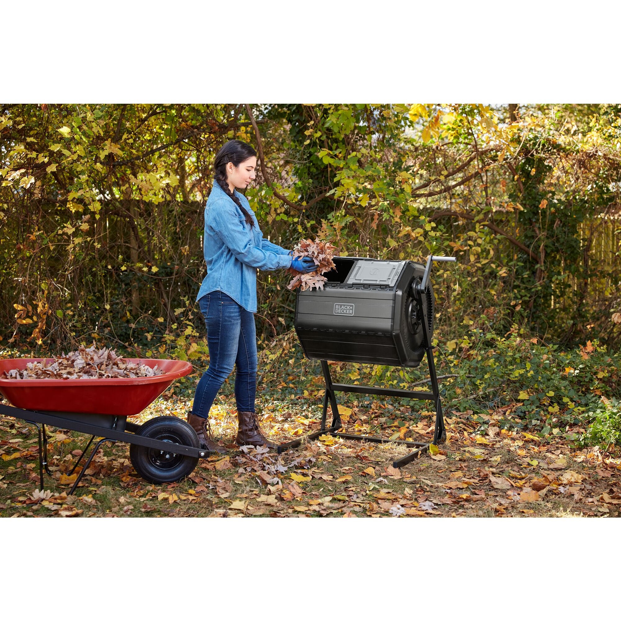 Side view of the Black-and-decker 40 Gallon Dual Chamber Tumbler Composter