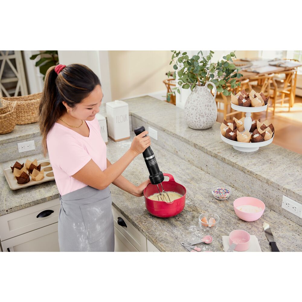 Profile front view of the Black-and-decker kitchen wand hand mixer attachment