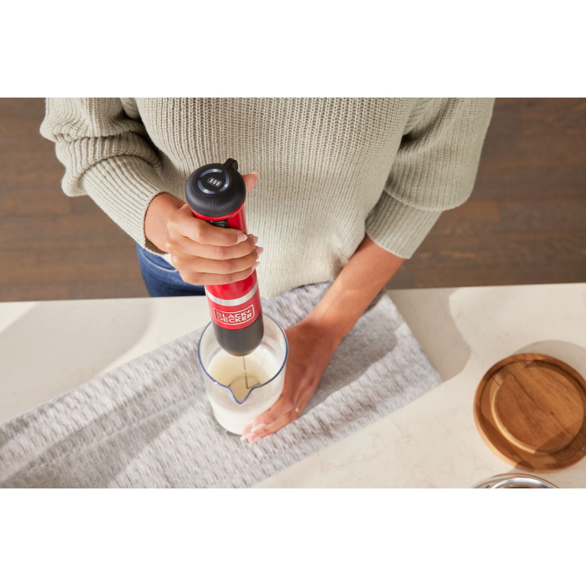 Front view of the Black-and-decker kitchen wand(TM) milk frother attachment